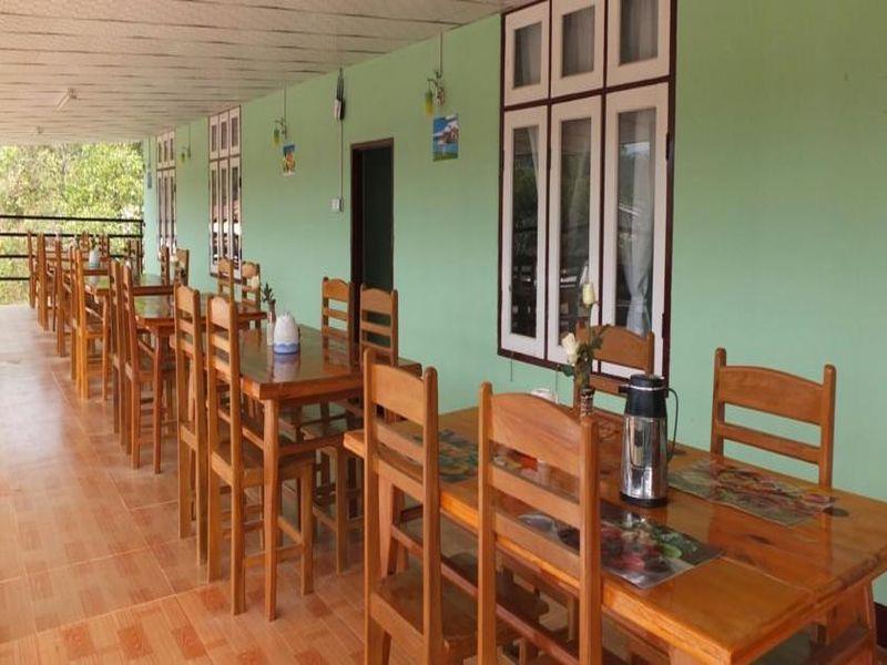 Railroad Hotel Калау Екстериор снимка