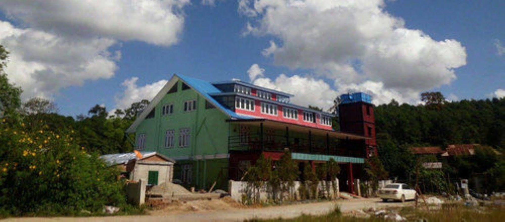 Railroad Hotel Калау Екстериор снимка