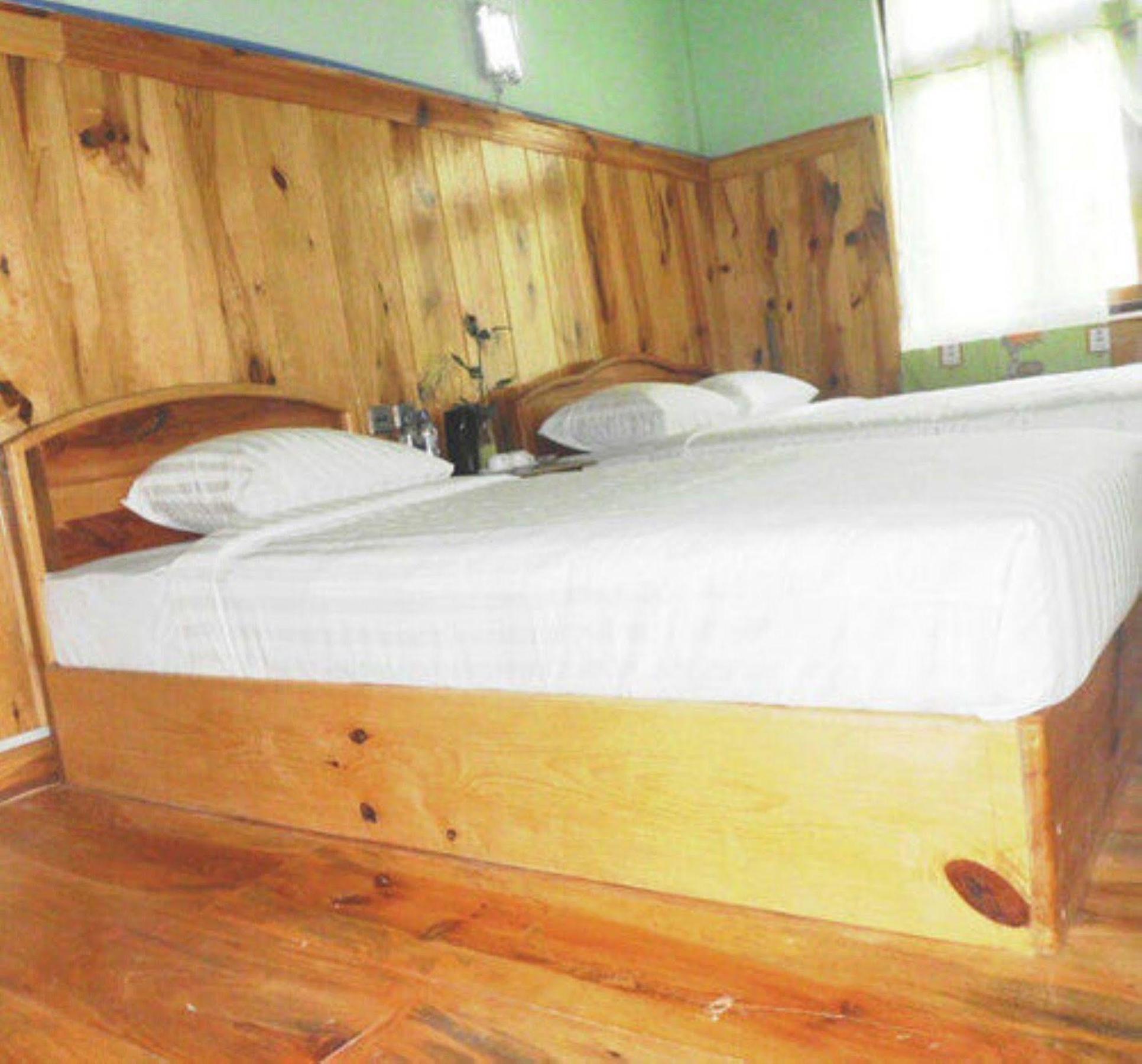 Railroad Hotel Калау Екстериор снимка