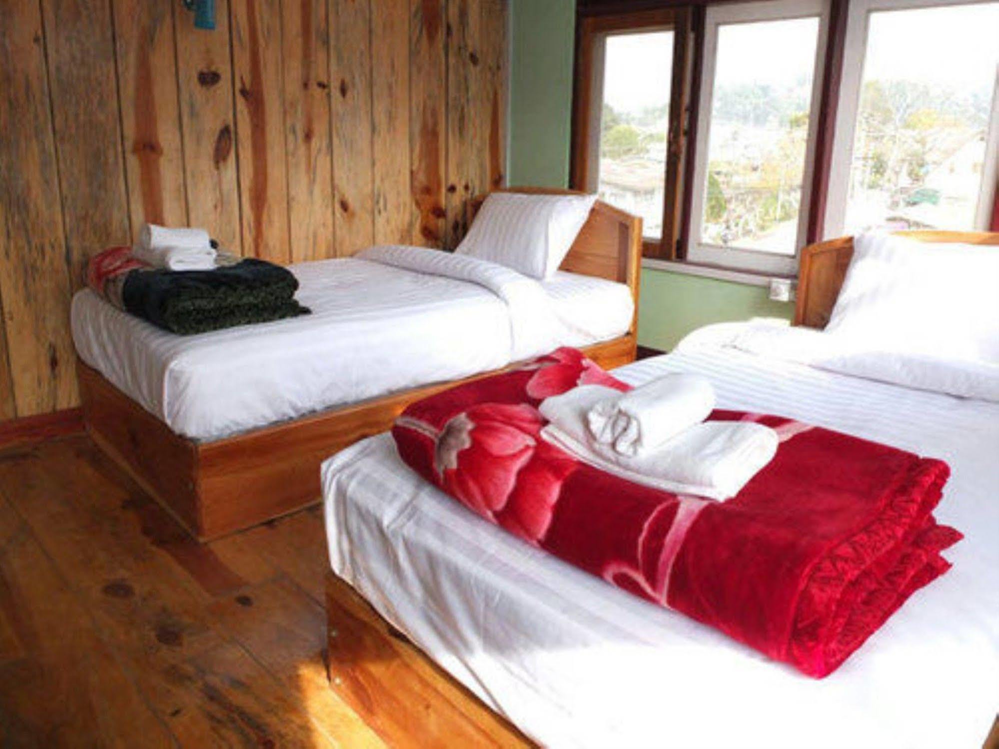 Railroad Hotel Калау Екстериор снимка