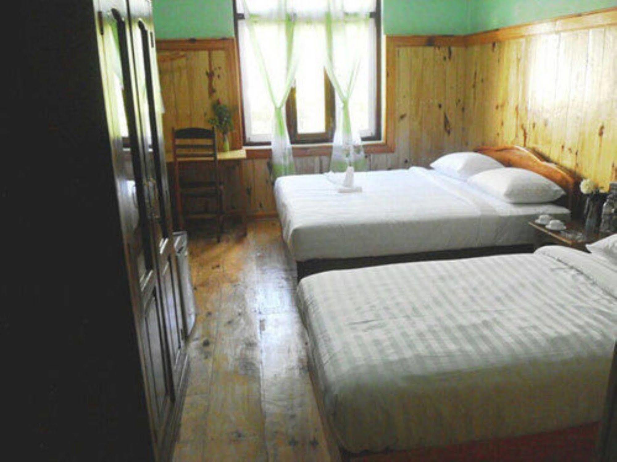 Railroad Hotel Калау Екстериор снимка
