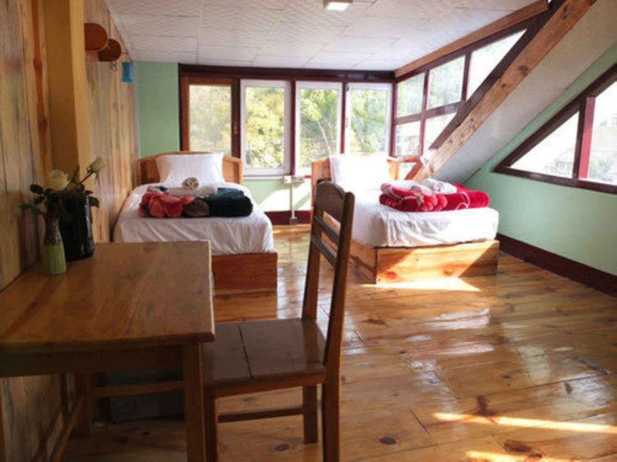 Railroad Hotel Калау Екстериор снимка