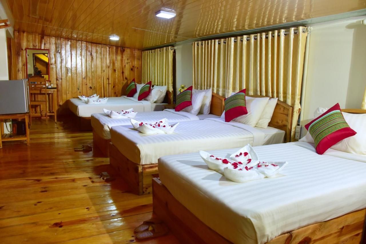 Railroad Hotel Калау Екстериор снимка