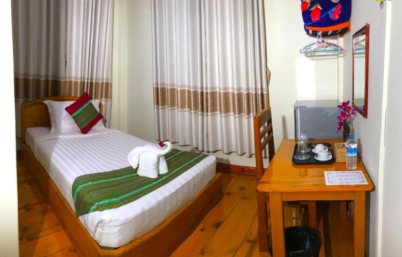 Railroad Hotel Калау Екстериор снимка