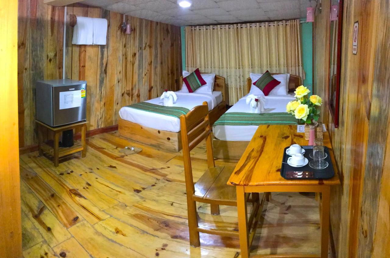Railroad Hotel Калау Екстериор снимка