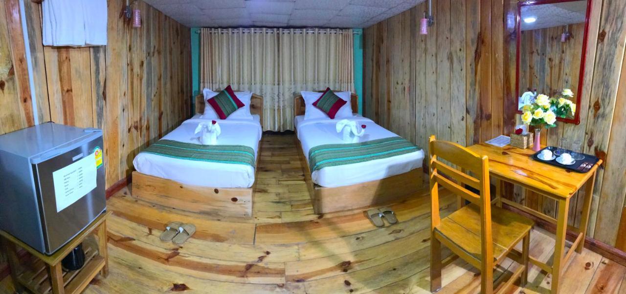 Railroad Hotel Калау Екстериор снимка