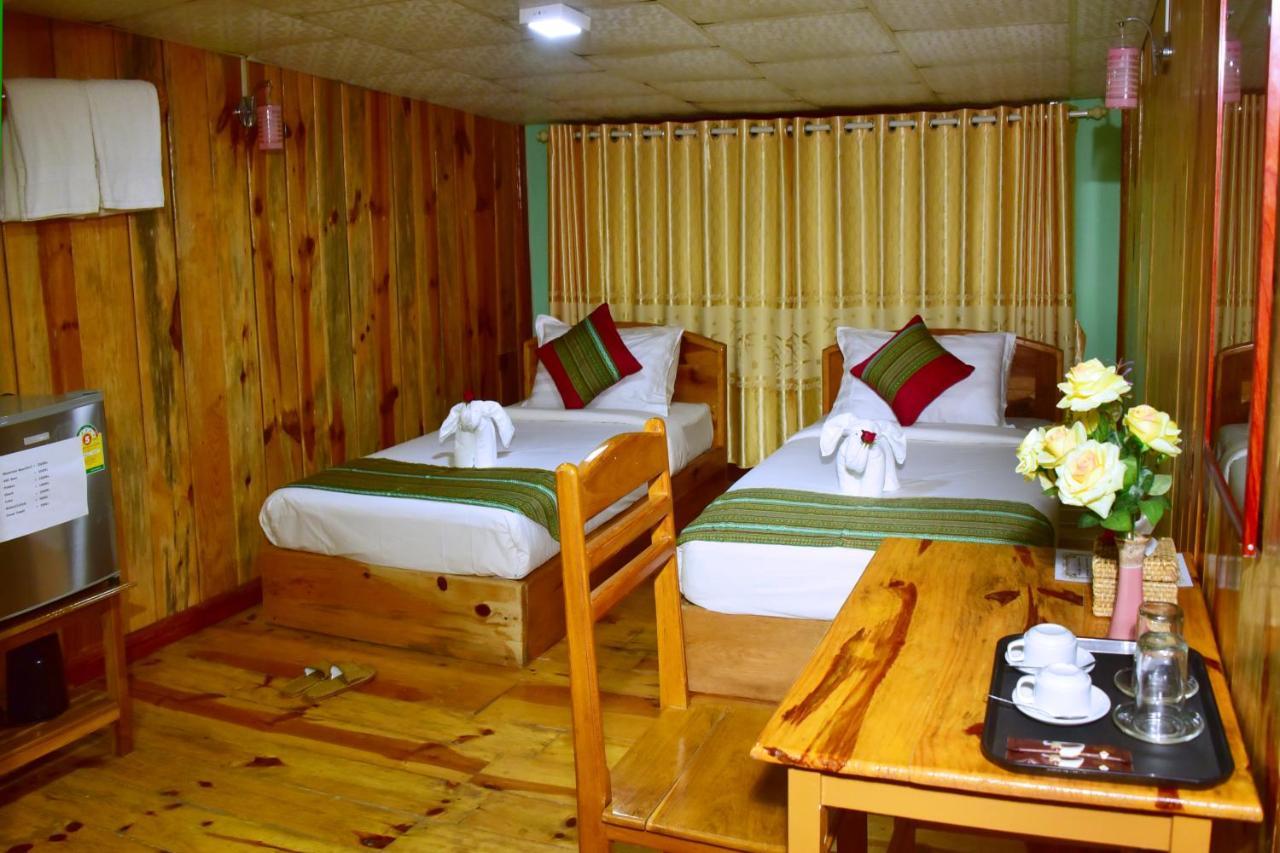 Railroad Hotel Калау Екстериор снимка