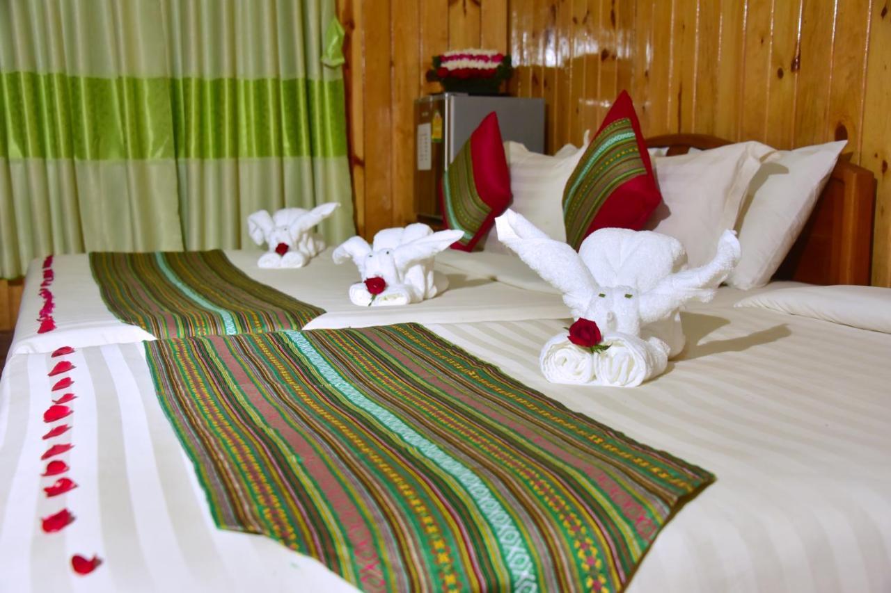 Railroad Hotel Калау Екстериор снимка