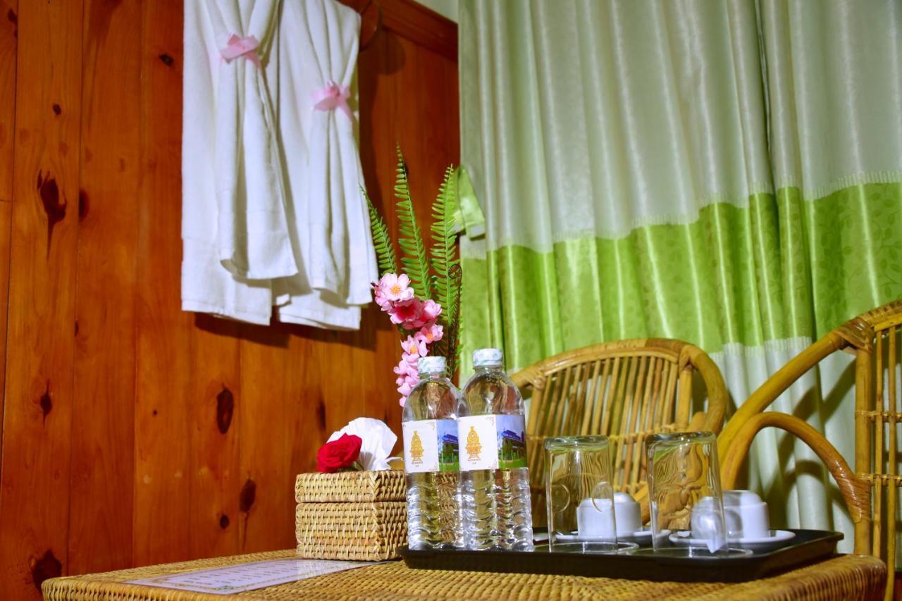 Railroad Hotel Калау Екстериор снимка