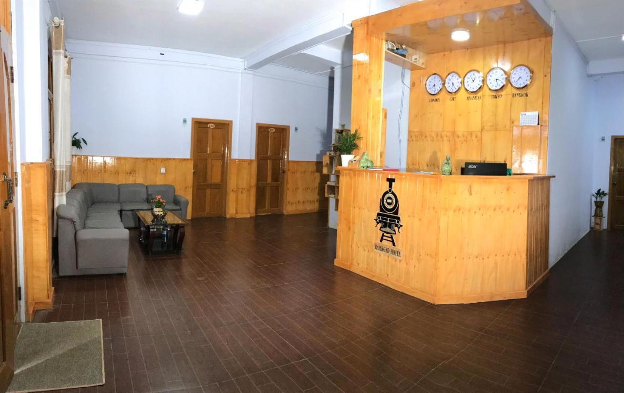 Railroad Hotel Калау Екстериор снимка